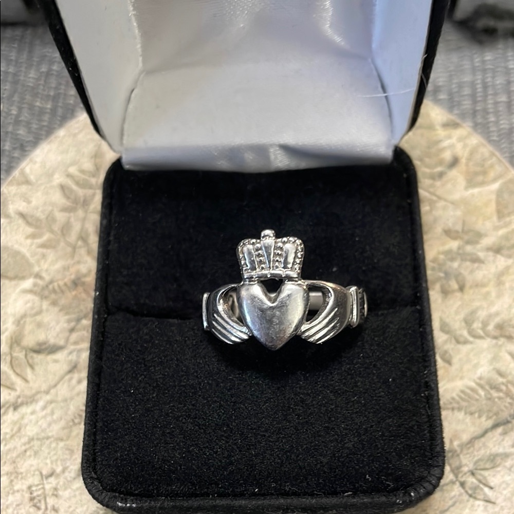 Silver Claddagh Ring vintage Irish hands around the heart crown sterling silver